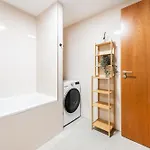 아파트 Rentero Modern Smichov With Balcony *