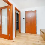 Rentero Modern Smichov With Balcony 아파트
