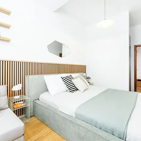 Daire Rentero Modern Smichov With Balcony