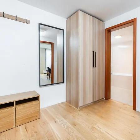 Daire Rentero Modern Smichov With Balcony *