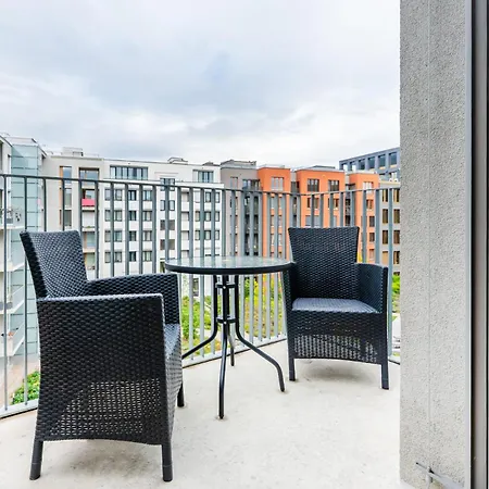 Daire Rentero Modern Smichov With Balcony Prag